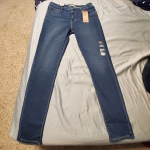 Levis NWT High Rise Super Skinny Jeans
